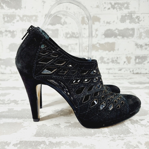 NEW Nine West Black Suede Laser Cut Back Zip High Heeled Booties F725 - Picture 5 of 12